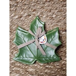 NEW! Set of 2 Autumn Fall Dark Green Leaf Shaped Appetizer Plates IQ Accessories